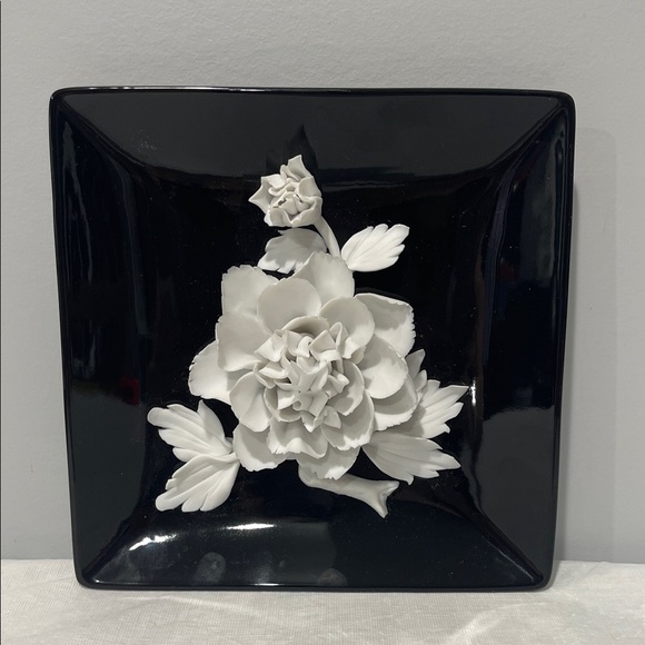 3D Black and White Floral Decorative Plate 9” porcelain ceramic